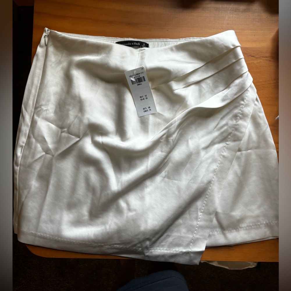 Abercrombie Skort Ivory Satin
